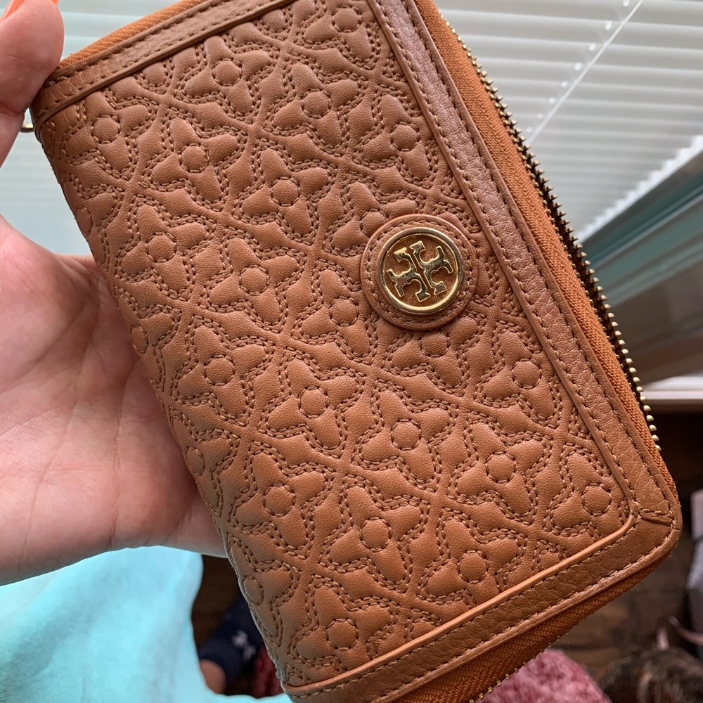 AUTHENTIC Tory Burch Wallet (brown)